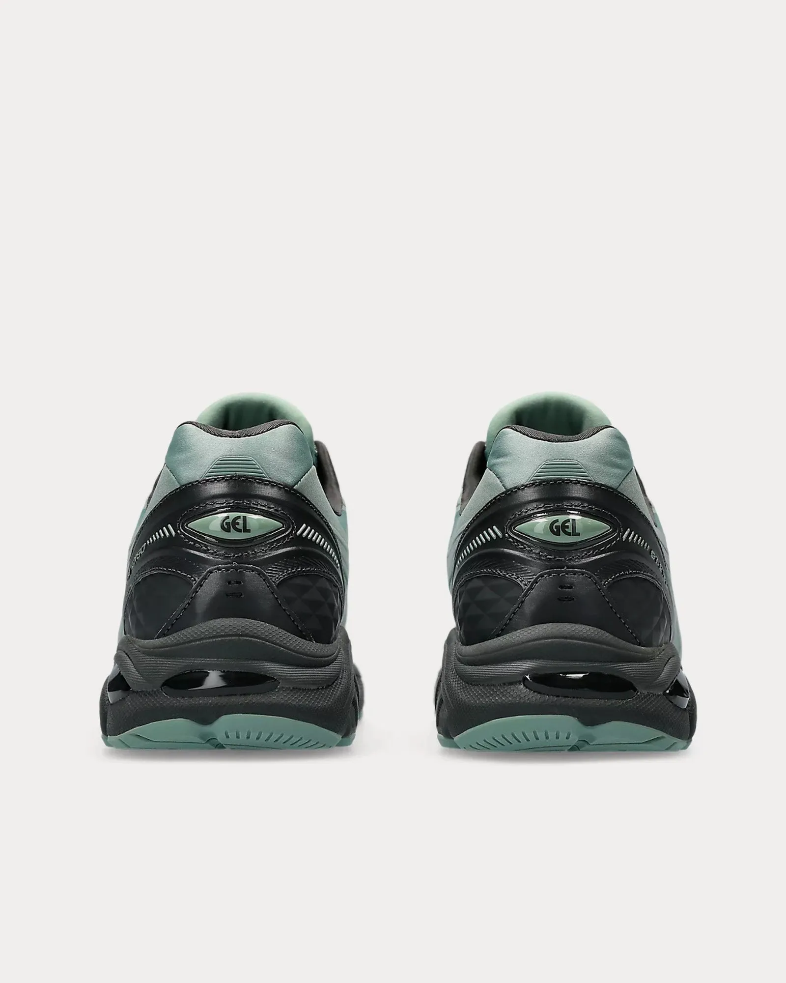 GT-2160 Earthenware Slate Grey / Graphite Grey Low Top Sneakers