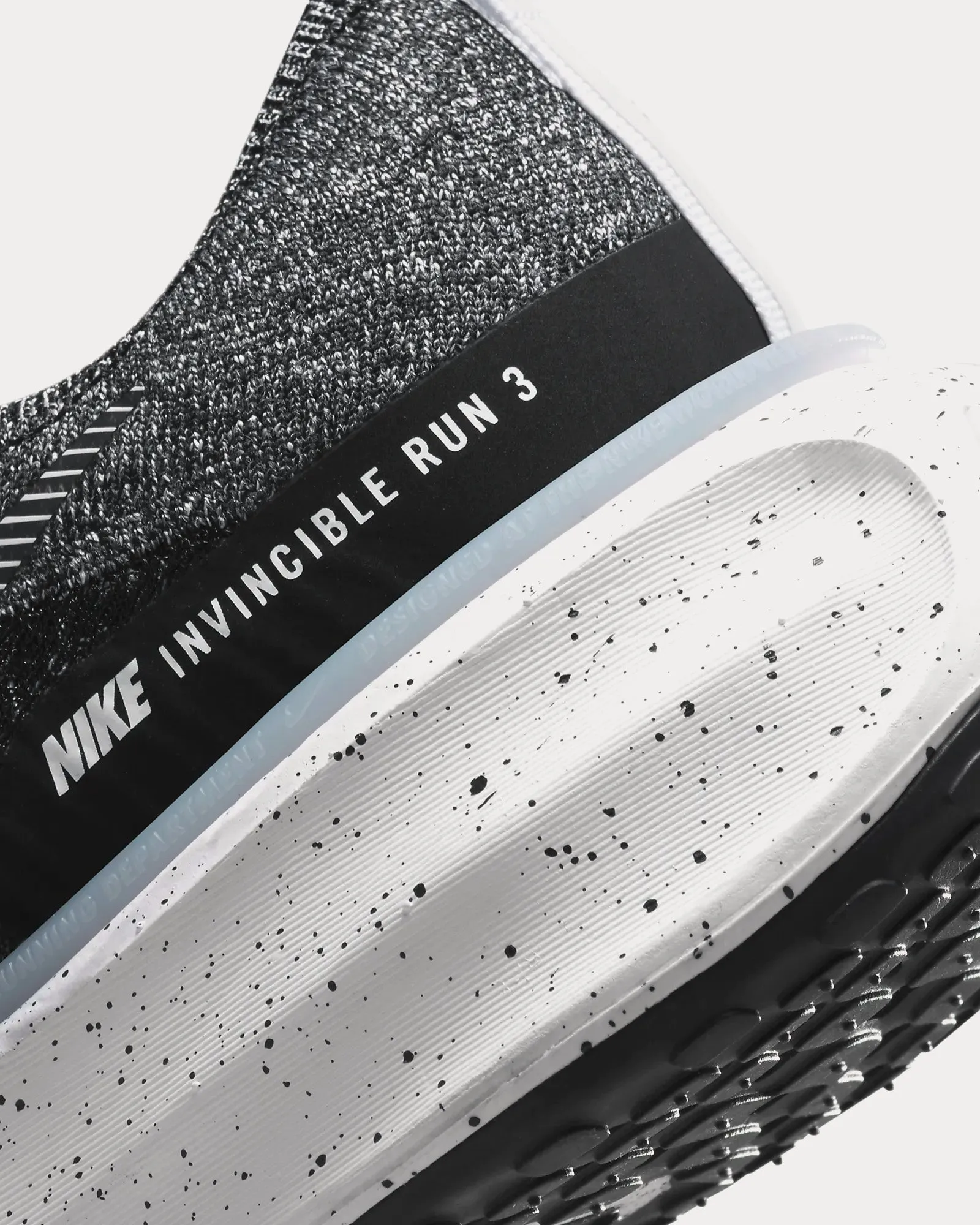 Invincible 3 Black / White Running Shoes