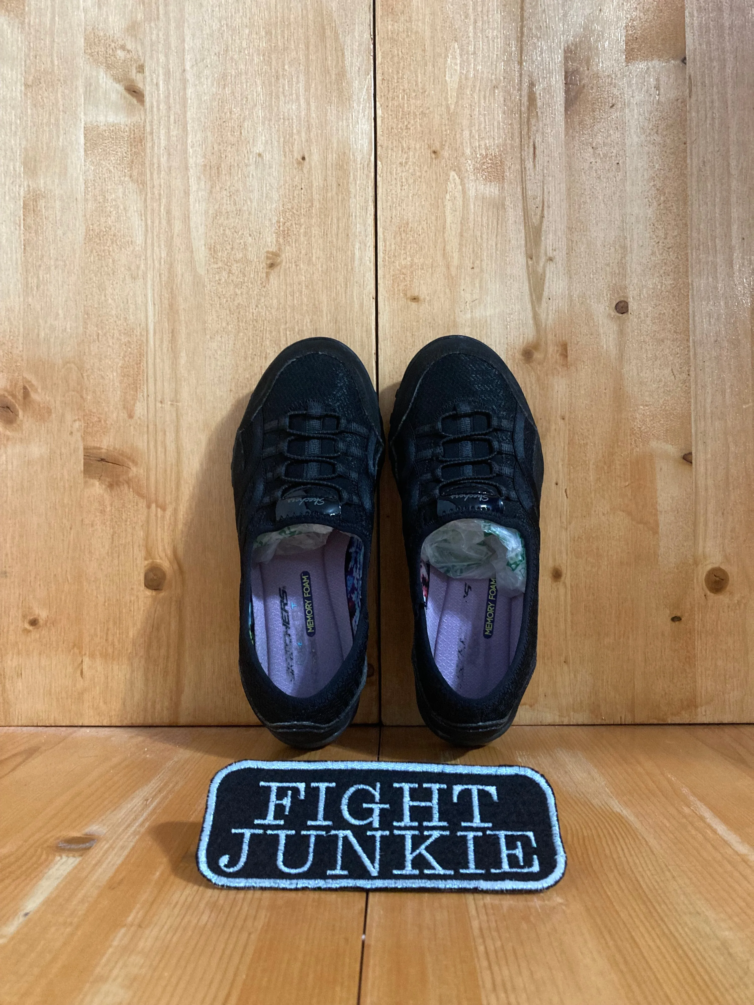 SKECHERS SKETCHERS BREATHE EASY Womens Size 6.5 Slip On Mesh & Suede Shoes Sneakers Triple Black 23030