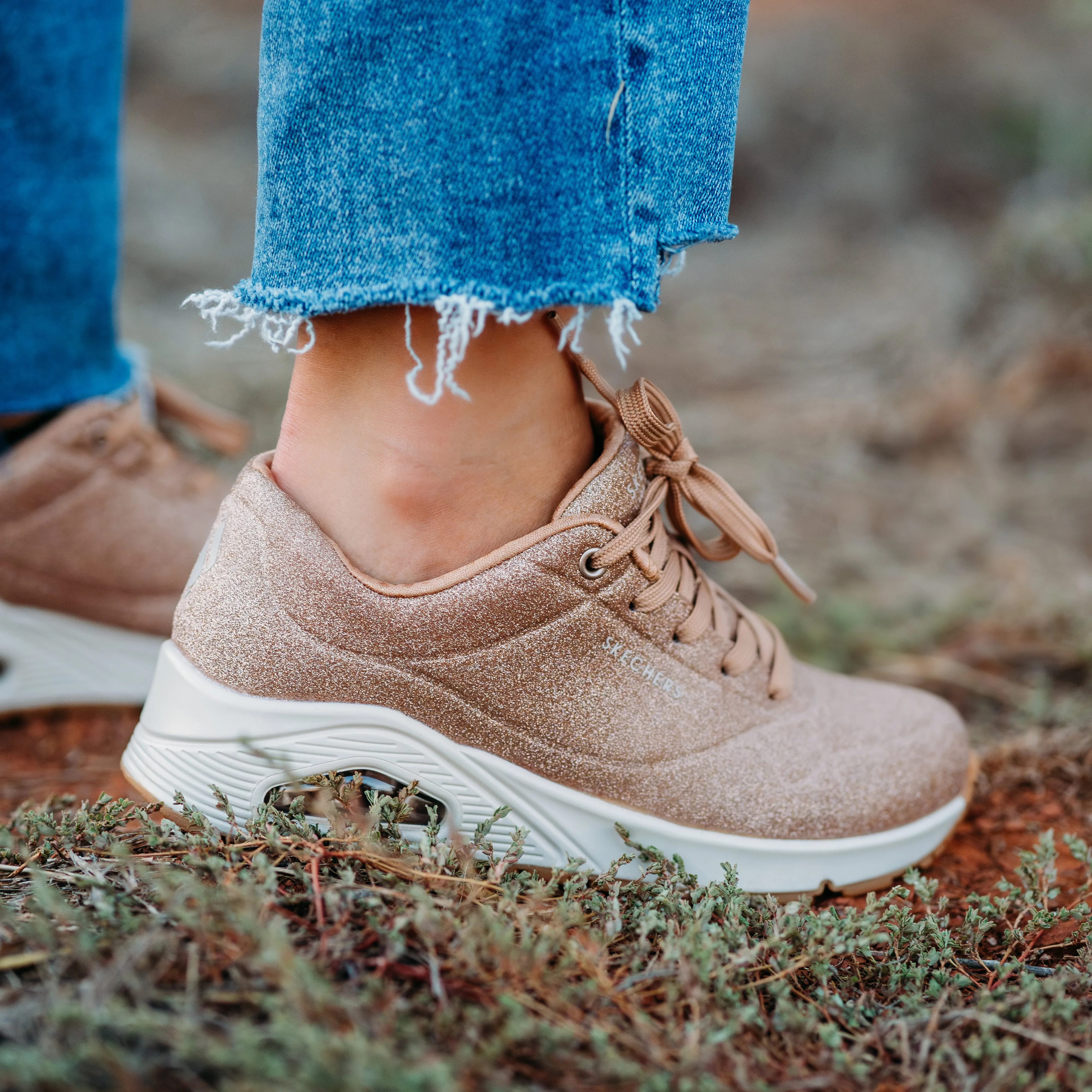 Skechers: Uno Sneaker in Rose Gold Glitter Bomb